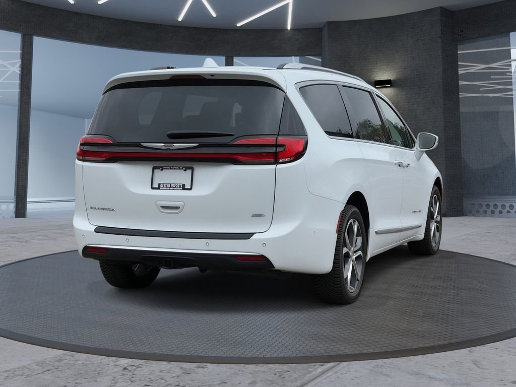 Used 2022 Chrysler Pacifica Pinnacle AWD/4WD image 4