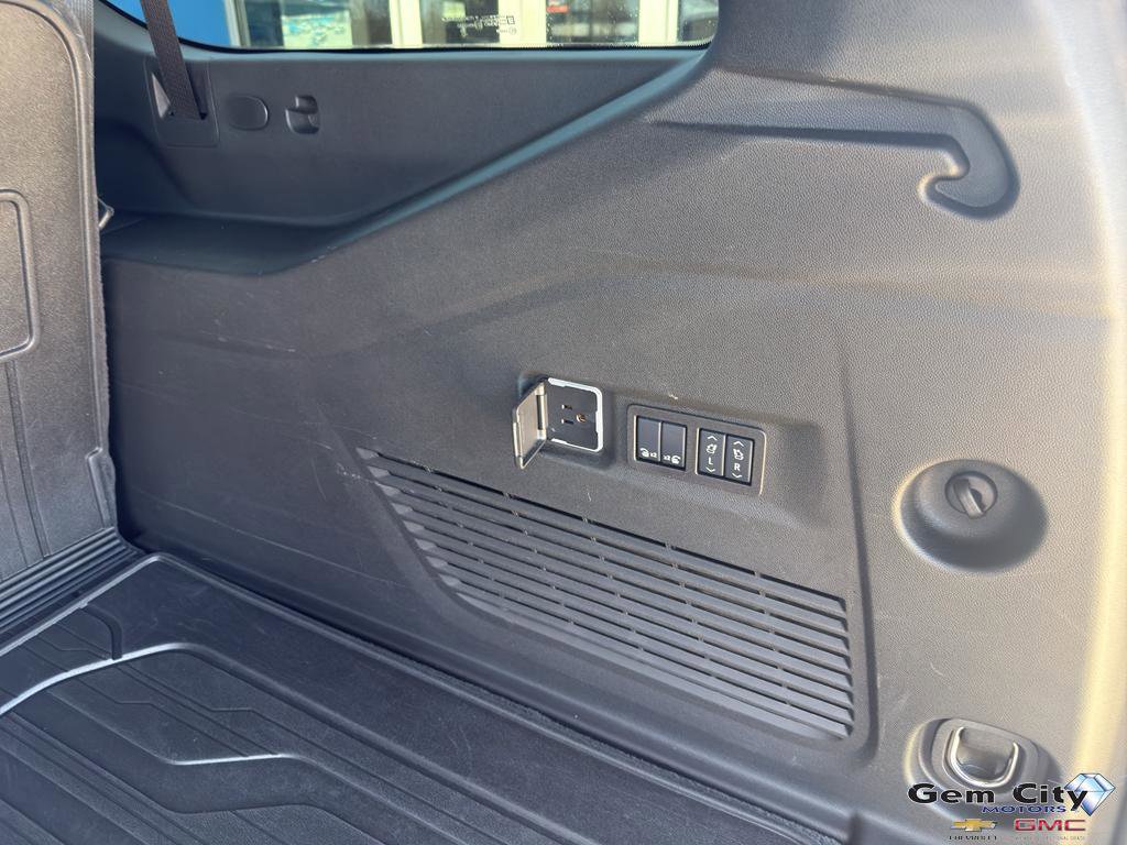Used 2025 GMC Yukon XL Denali w/ Sun & Power Step Package AWD/4WD image 9