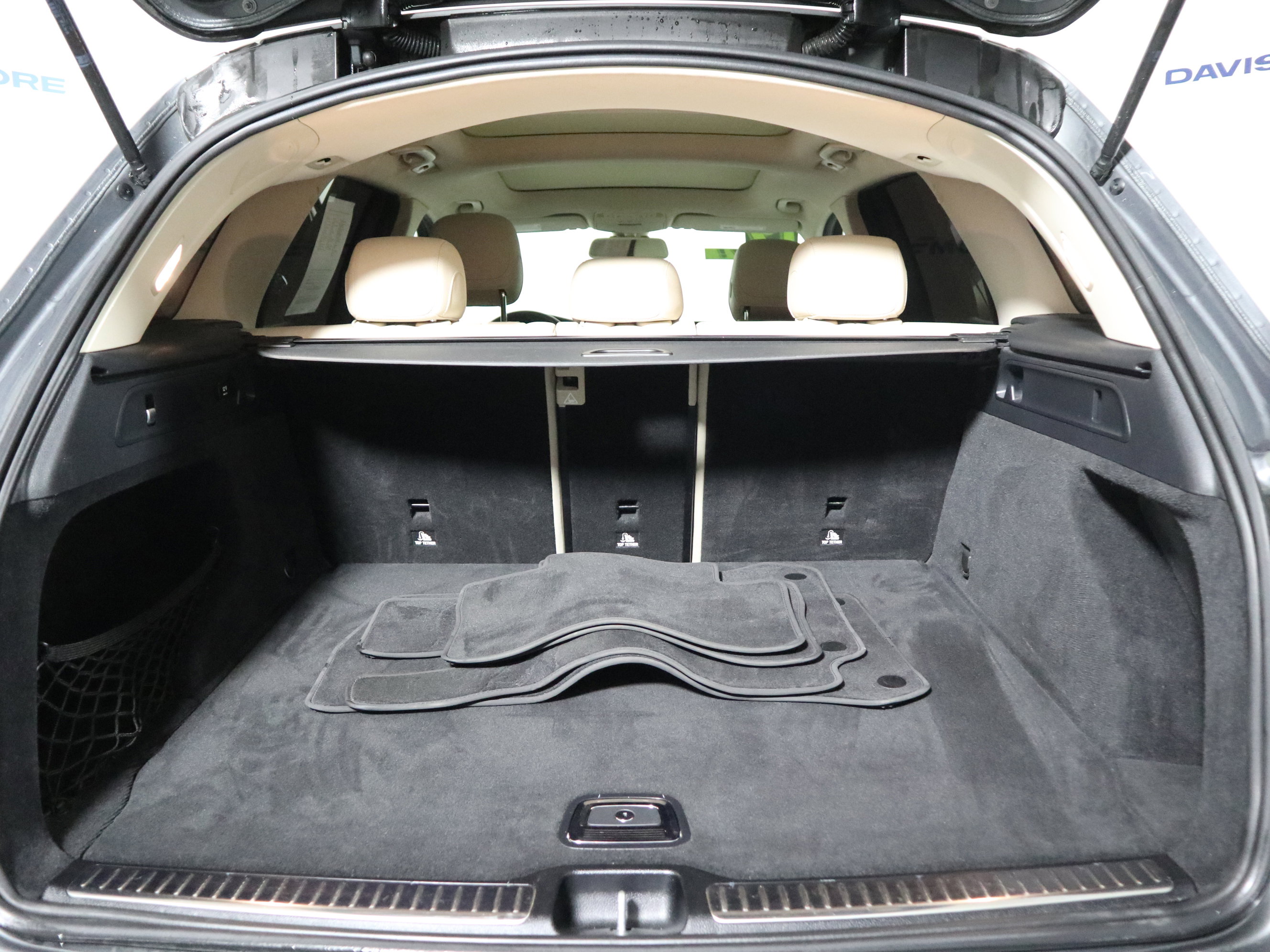 Used 2019 Mercedes-Benz GLC 300 w/ Premium Package image 8