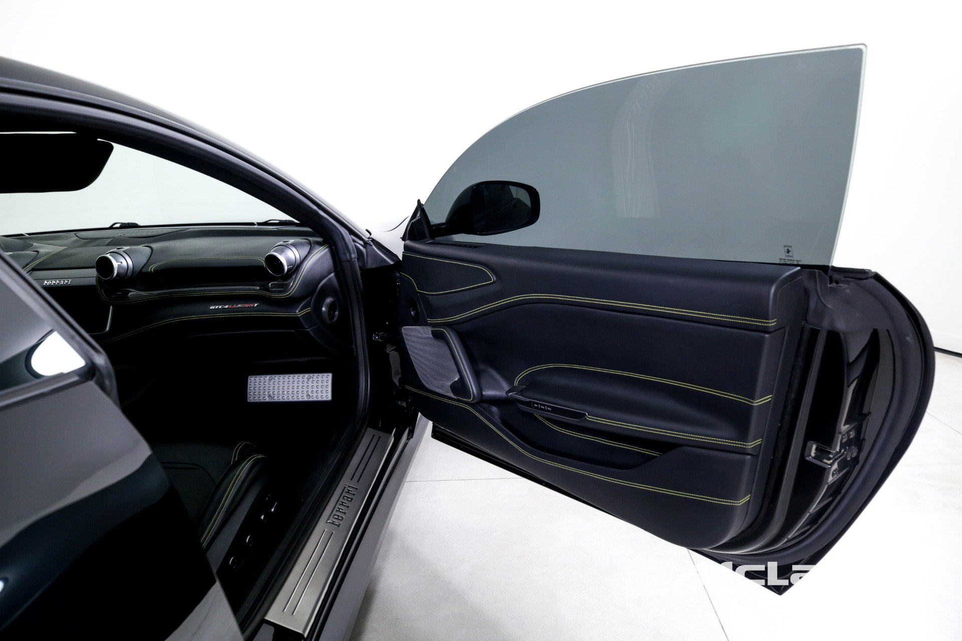 Used 2018 Ferrari GTC4Lusso T image 21