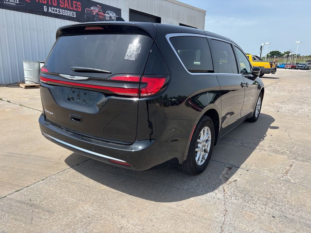 Used 2025 Chrysler Pacifica Select FWD image 7
