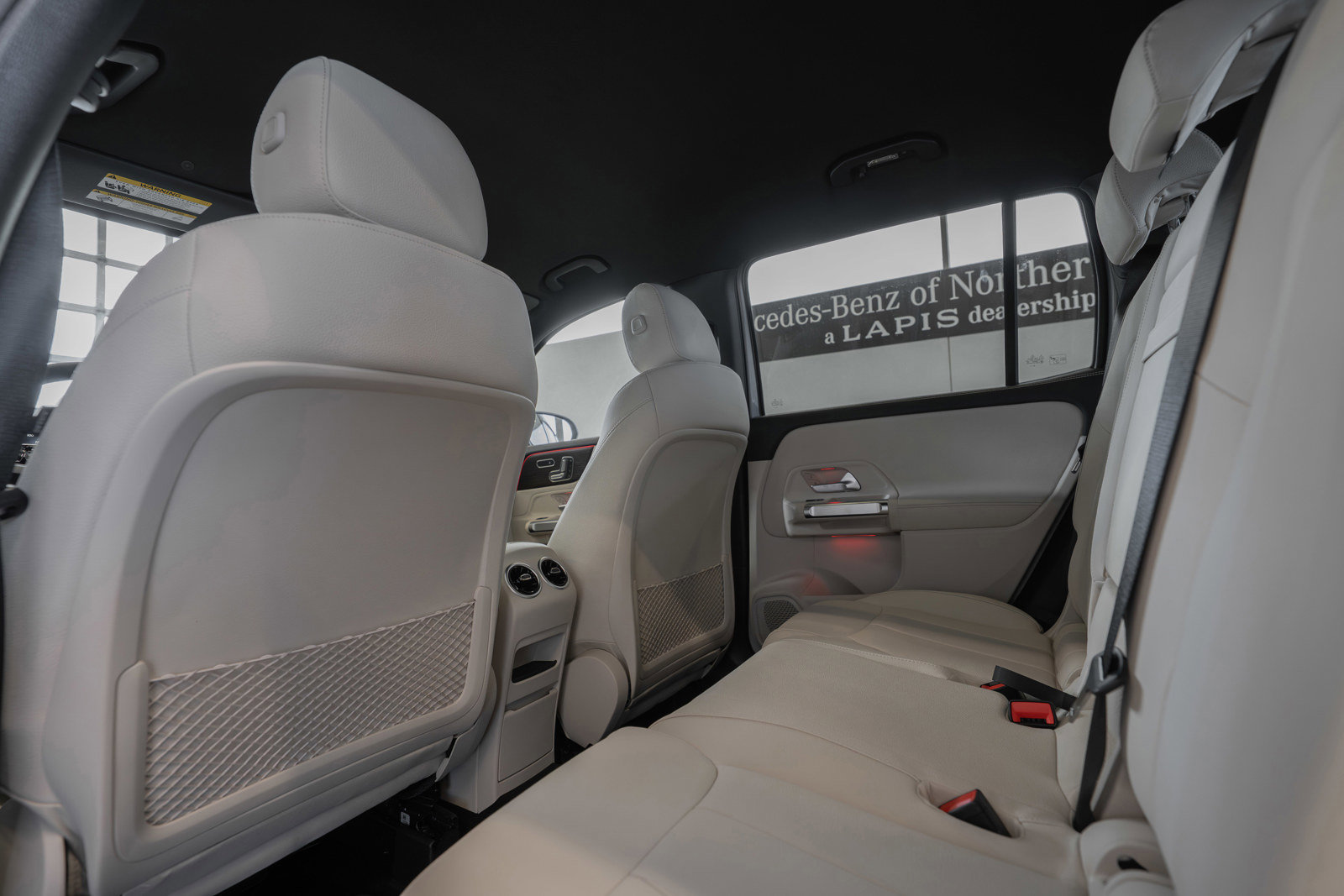 Used 2025 Mercedes-Benz GLB 250 4MATIC image 26