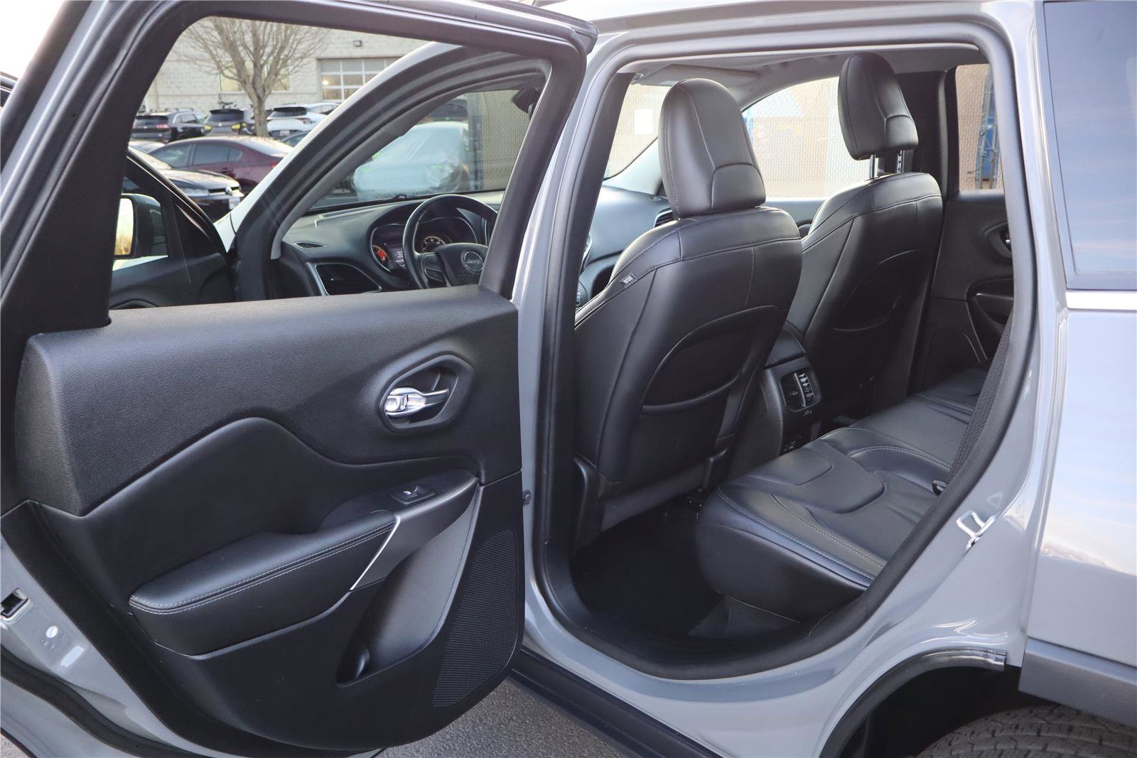 Used 2021 Jeep Cherokee Latitude Lux w/ Sun & Sound Group image 24