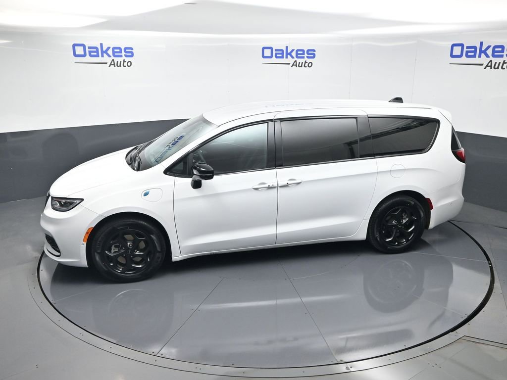 Used 2024 Chrysler Pacifica Limited FWD image 50