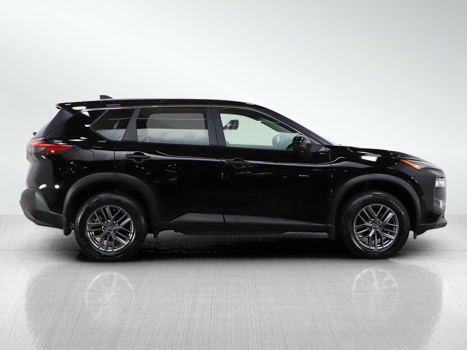 Used 2023 Nissan Rogue S image 6