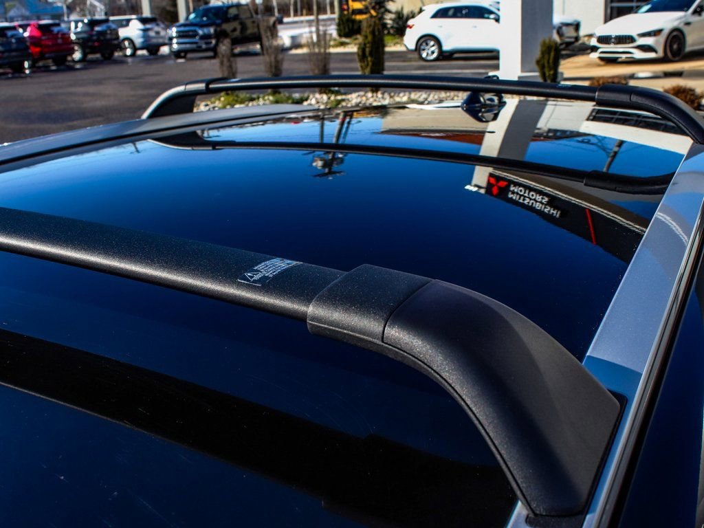 Used 2023 Toyota Venza XLE image 46