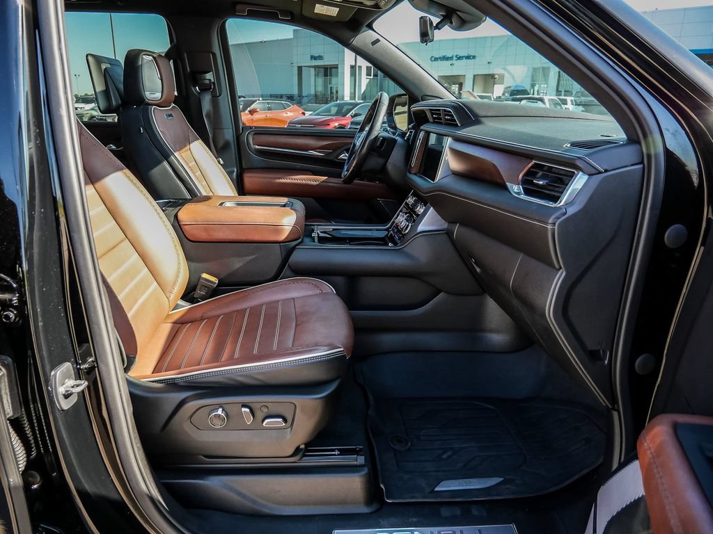 Used 2023 GMC Yukon Denali Ultimate AWD/4WD image 16