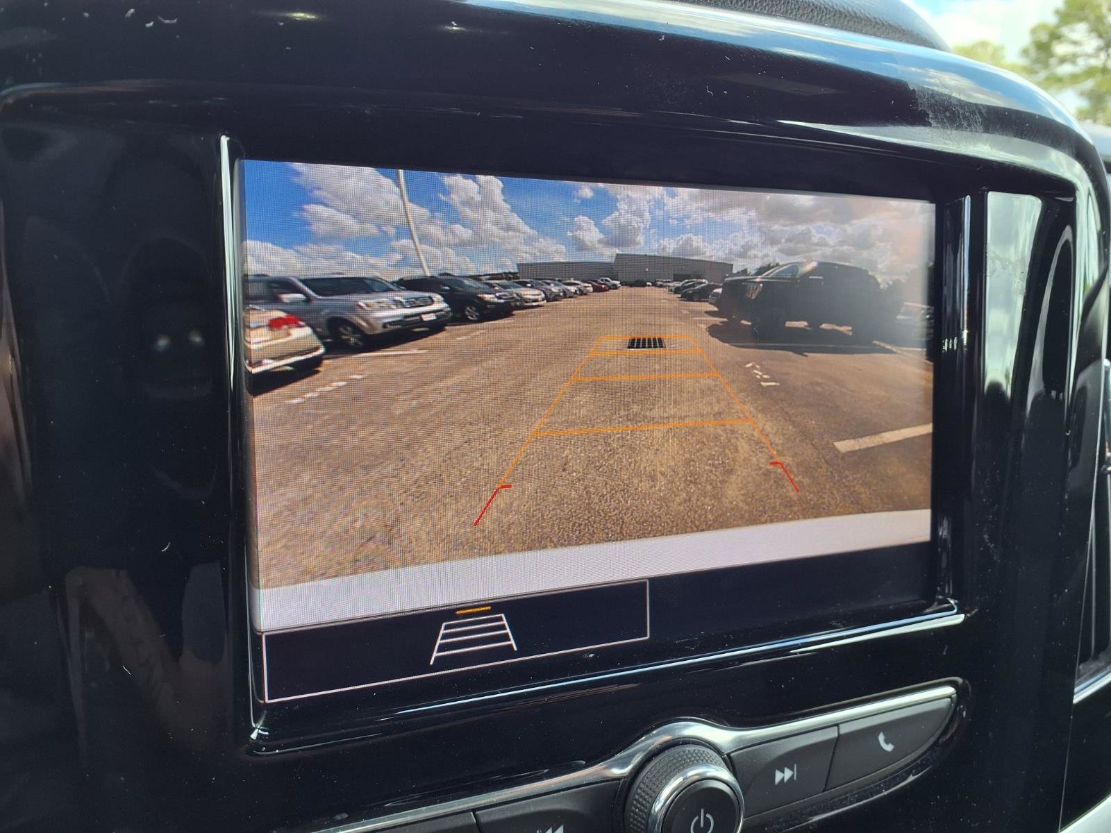 Used 2023 Chevrolet Traverse LT FWD image 5