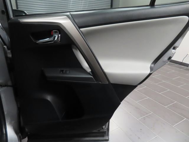 Used 2018 Toyota RAV4 XLE FWD image 12