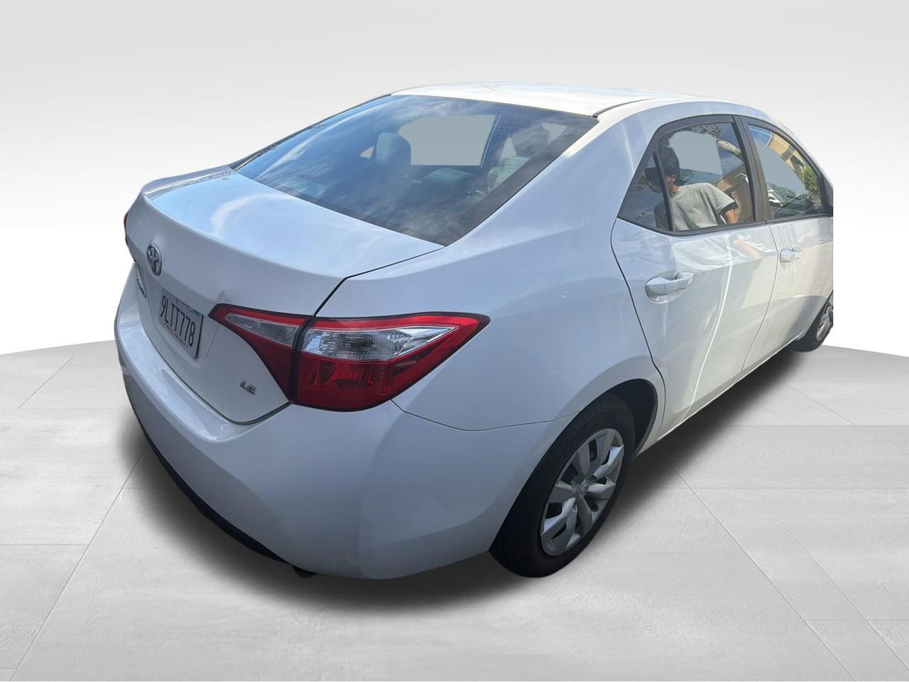 Used 2016 Toyota Corolla LE FWD image 3