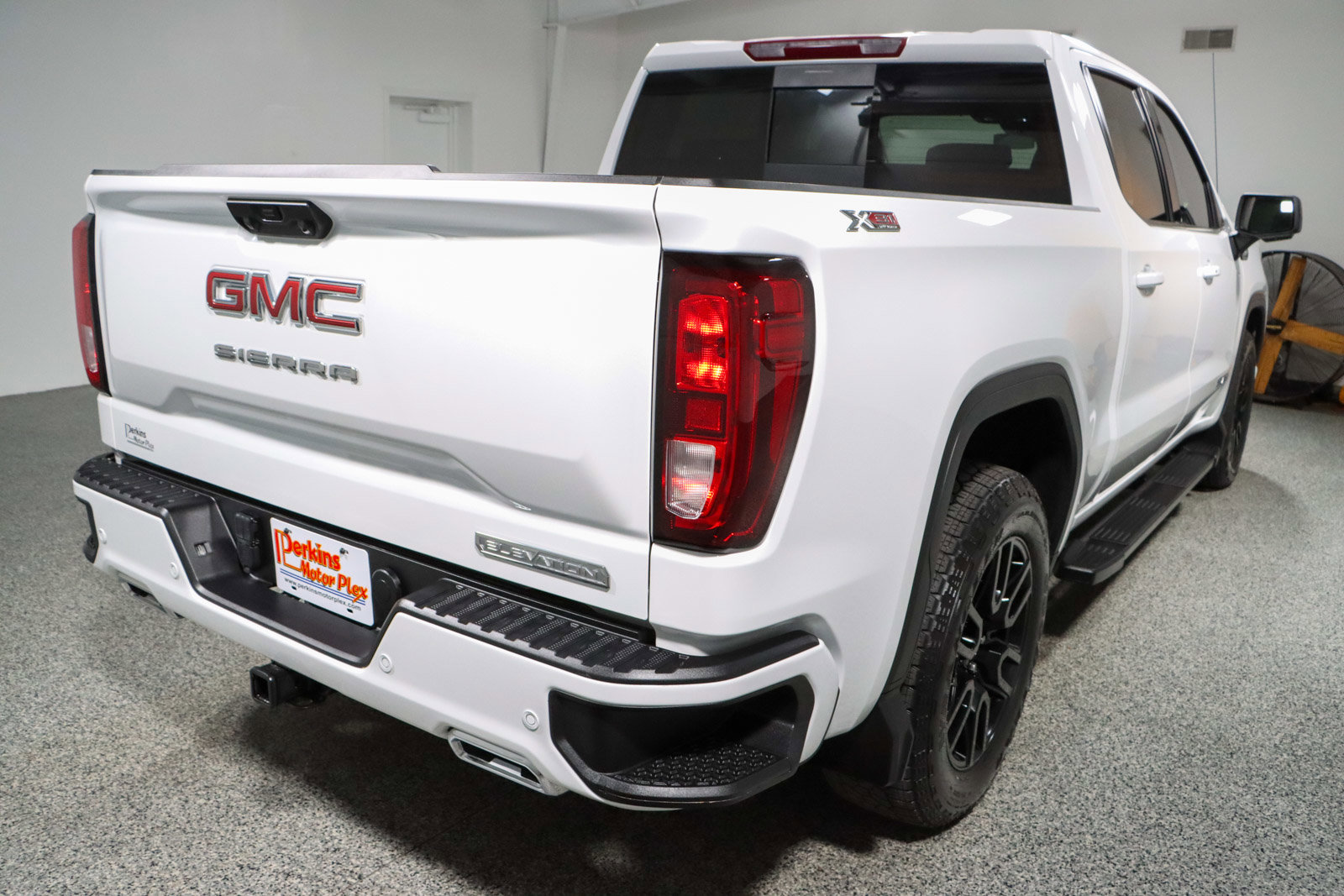 Used 2025 GMC Sierra 1500 Elevation w/ Elevation Premium Package image 7