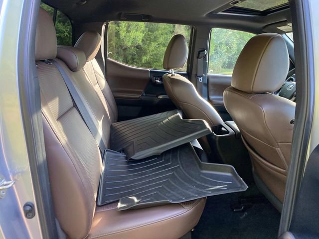 Used 2017 Toyota Tacoma Limited image 31