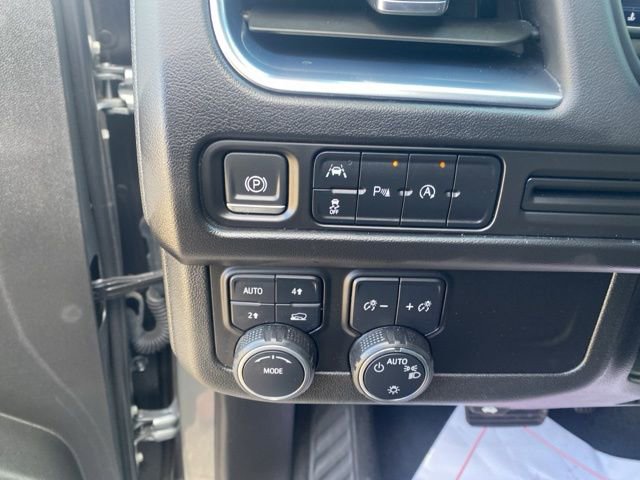 Used 2023 Chevrolet Suburban LT AWD/4WD image 19
