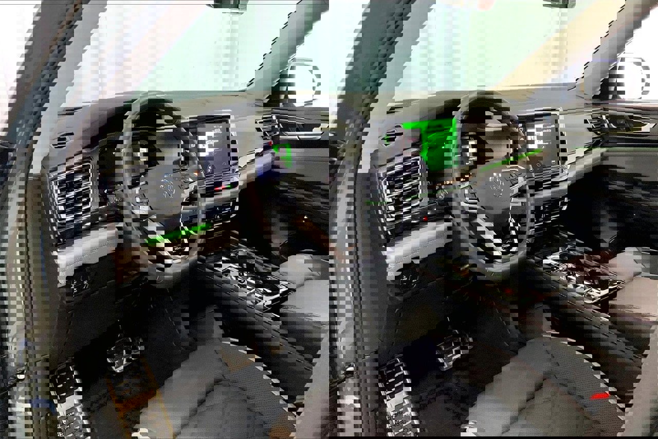 Used 2024 Volkswagen Atlas Peak Edition SE image 14