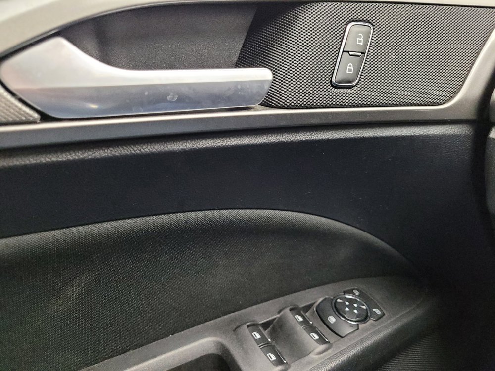 Used 2020 Ford Fusion SE FWD image 27