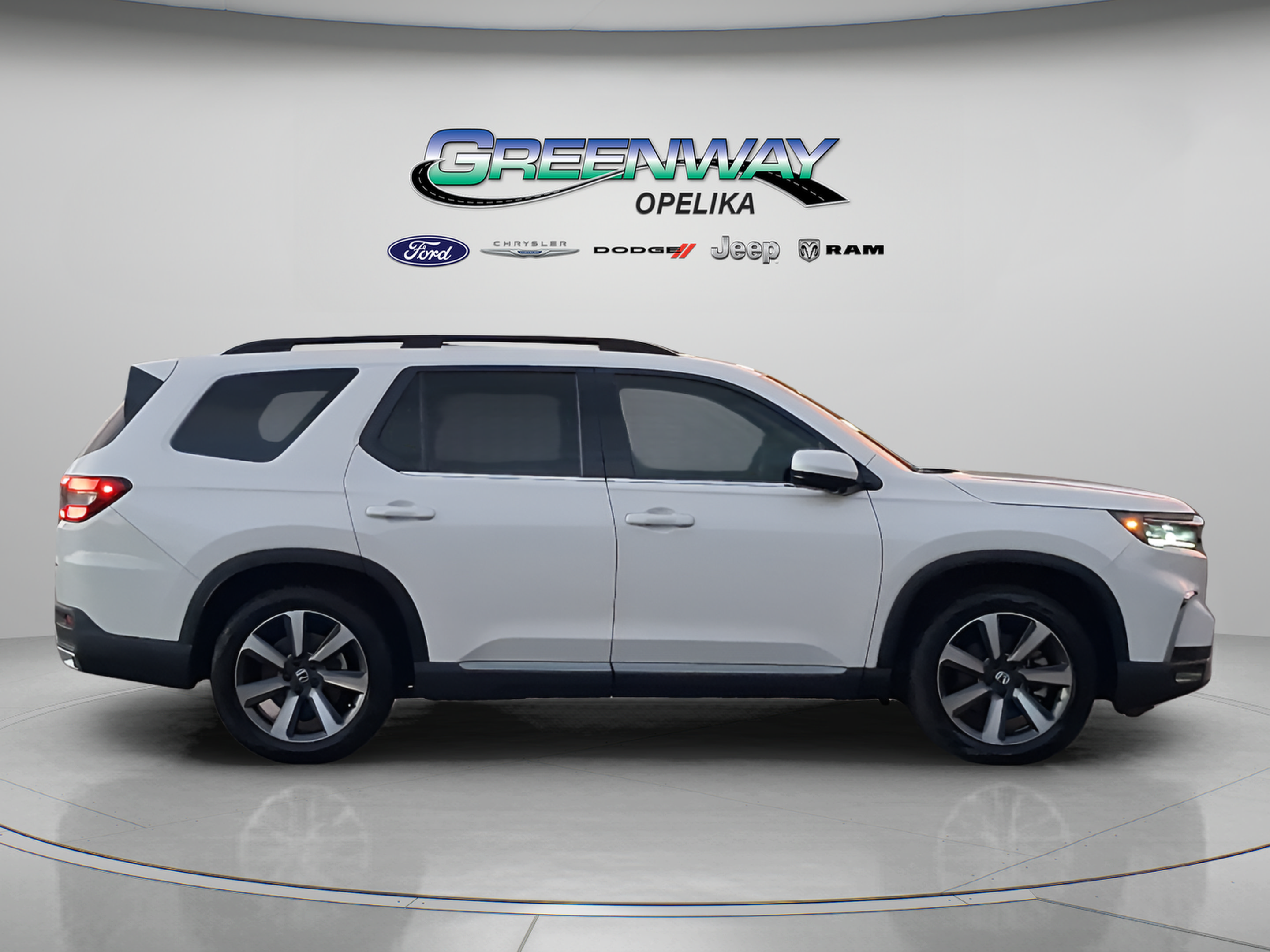 Used 2025 Honda Pilot Touring image 8