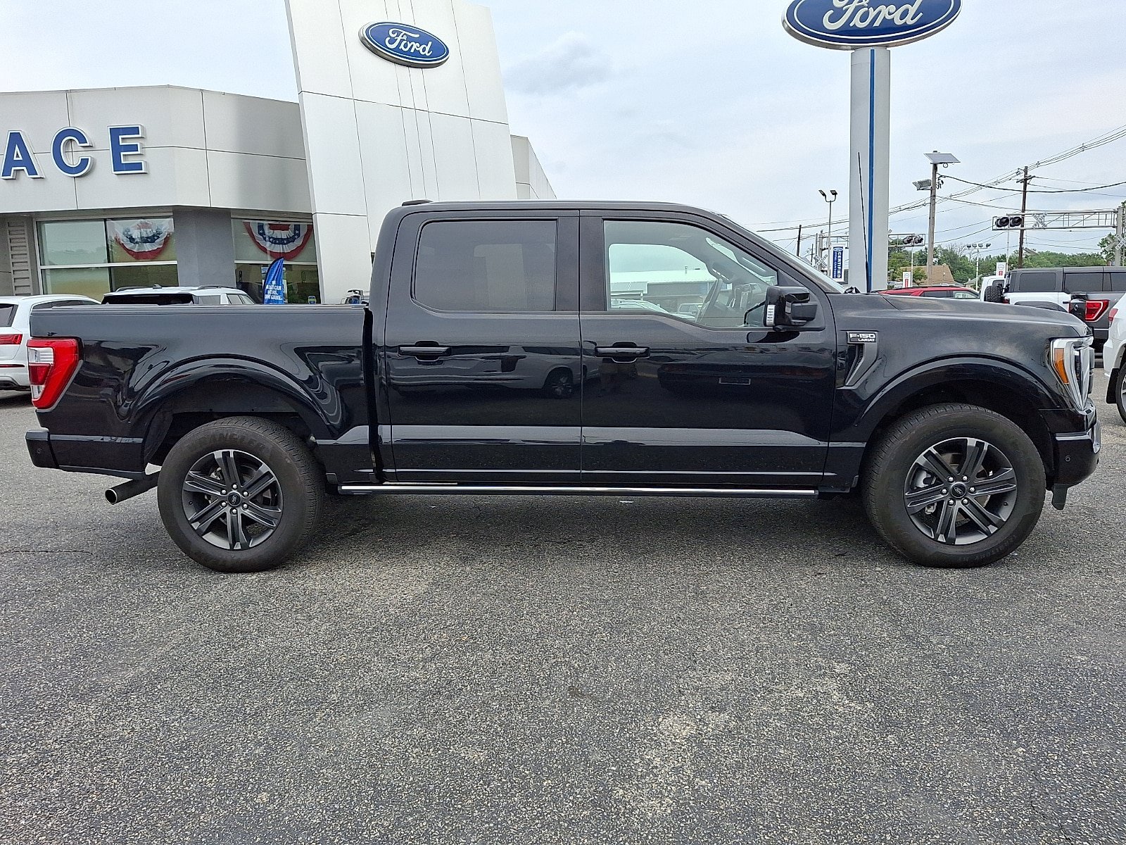Used 2022 Ford F150 Lariat w/ Equipment Group 502A High AWD/4WD image 7