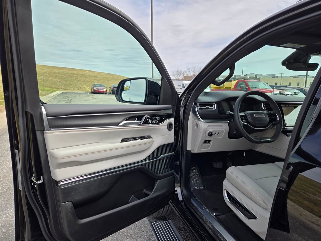 New 2026 Jeep Grand Wagoneer Summit image 10