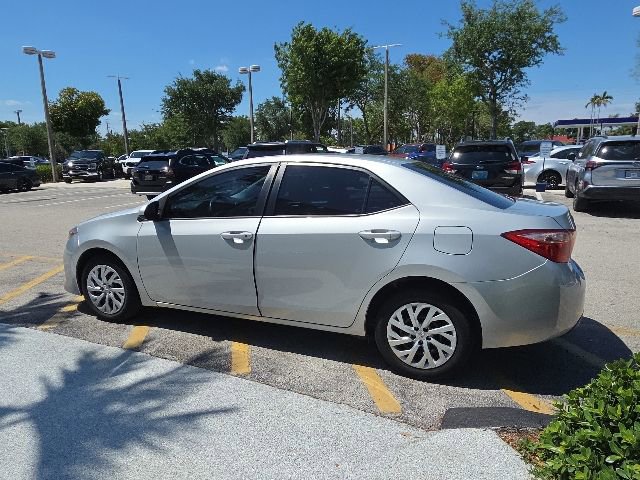 Used 2018 Toyota Corolla LE FWD image 4