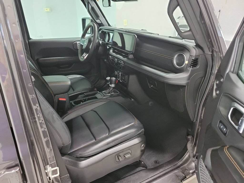 Used 2024 Jeep Wrangler Unlimited Sahara AWD/4WD image 18