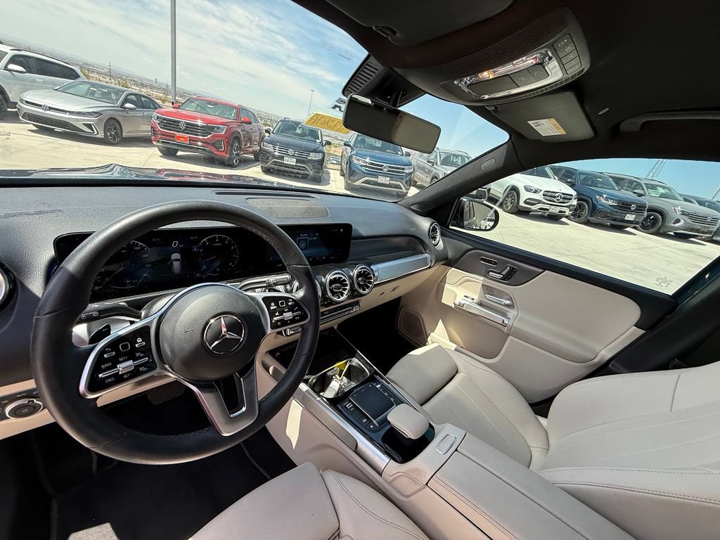 Used 2022 Mercedes-Benz GLB 250 4MATIC image 11