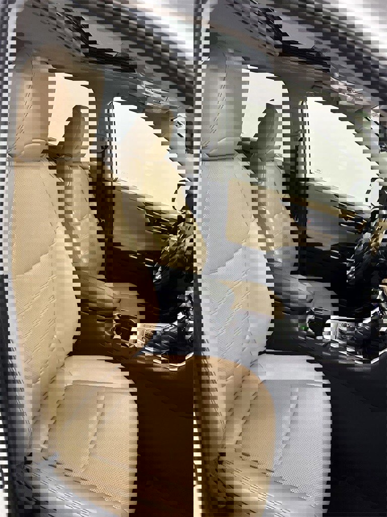 Used 2019 Toyota RAV4 Limited image 40