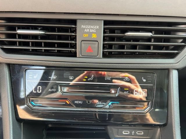 Used 2025 Volkswagen Jetta SE FWD image 17