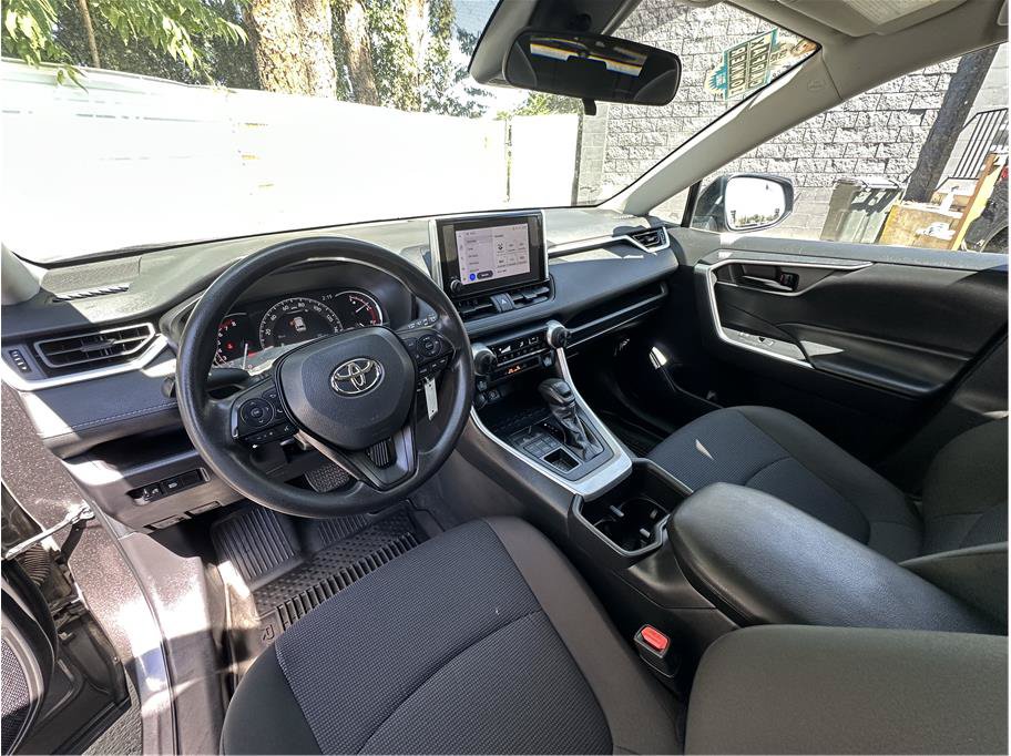 Used 2024 Toyota RAV4 LE AWD/4WD image 2