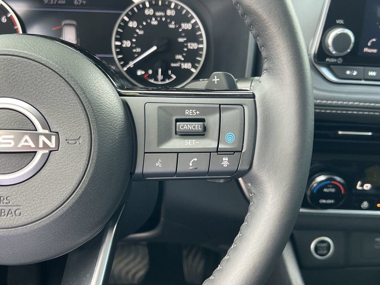 Used 2022 Nissan Rogue SV w/ SV Premium Package FWD image 11