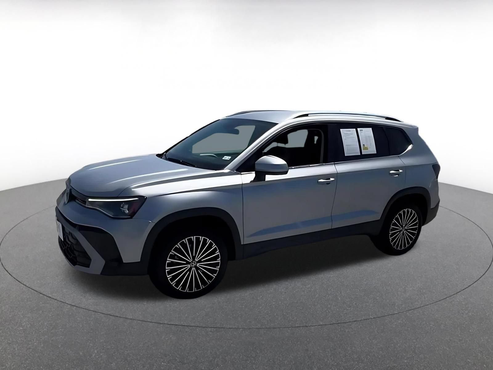 Used 2026 Volkswagen Taos SE FWD image 8