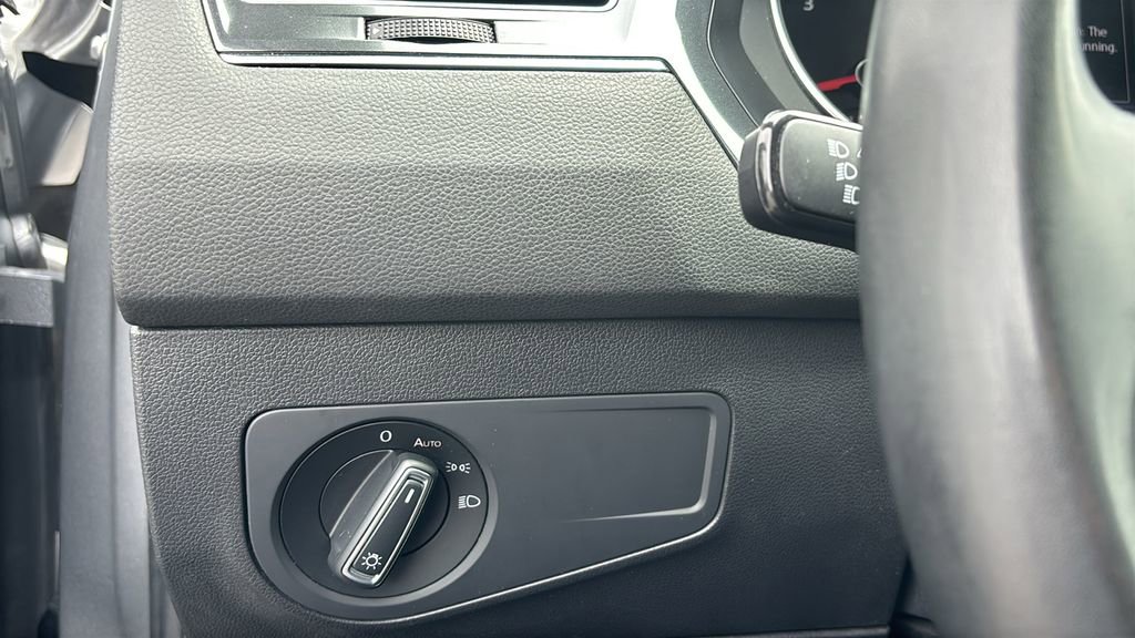 Used 2020 Volkswagen Tiguan SE AWD/4WD image 15