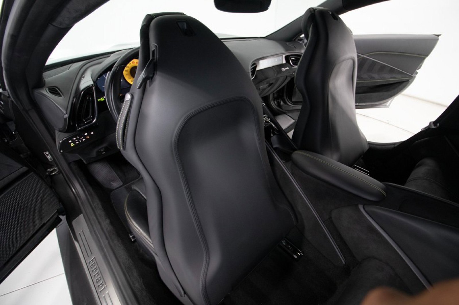 Used 2021 Ferrari Roma RWD image 40
