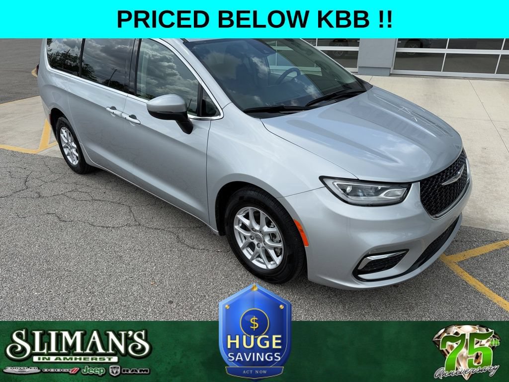 Used 2023 Chrysler Pacifica Touring-L