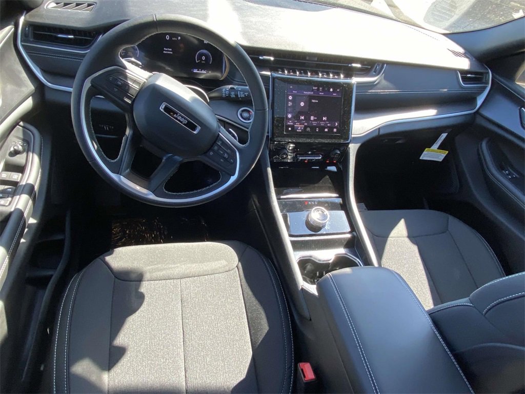 New 2025 Jeep Grand Cherokee L Laredo image 36