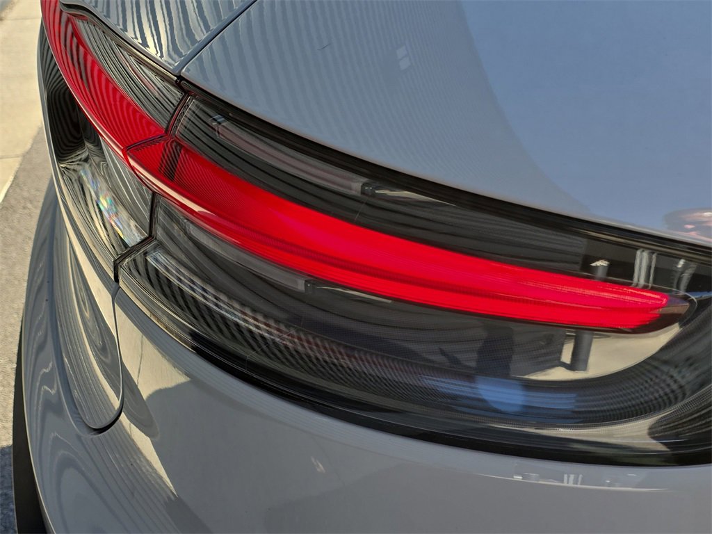 Certified 2022 Porsche Macan image 16