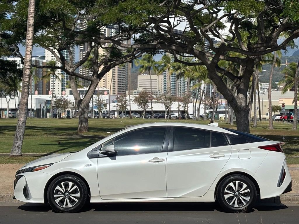 Used 2018 Toyota Prius Prime Plus image 2