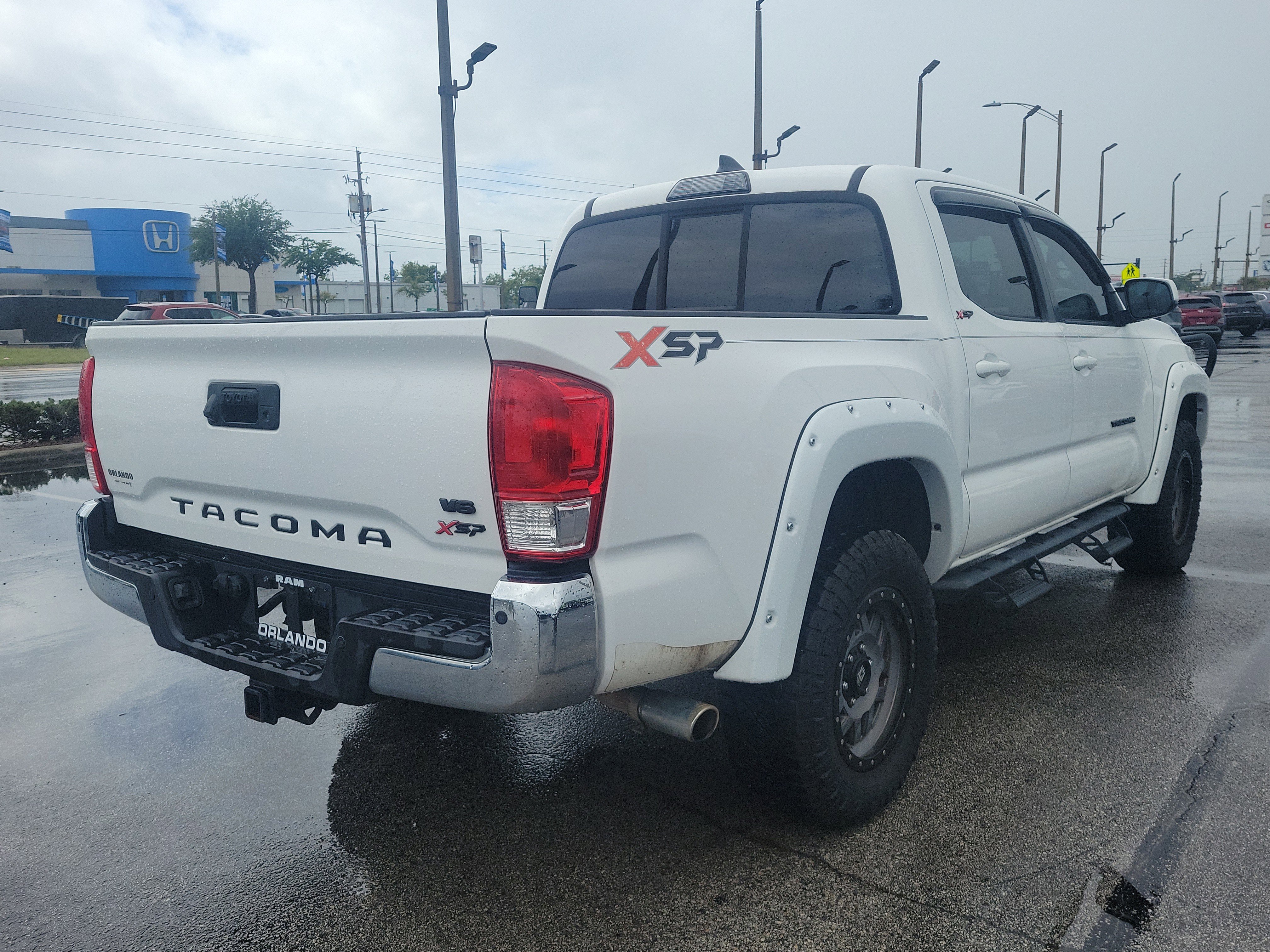 Used 2017 Toyota Tacoma SR5 w/ Tow Package image 7