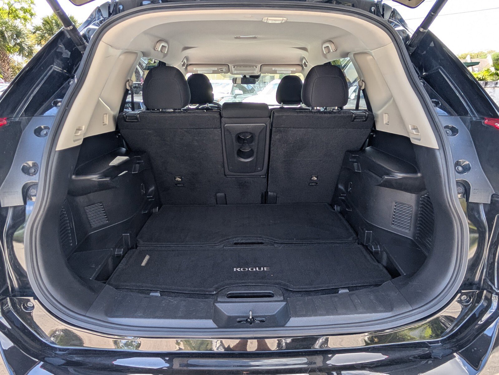 Used 2020 Nissan Rogue SV FWD image 16