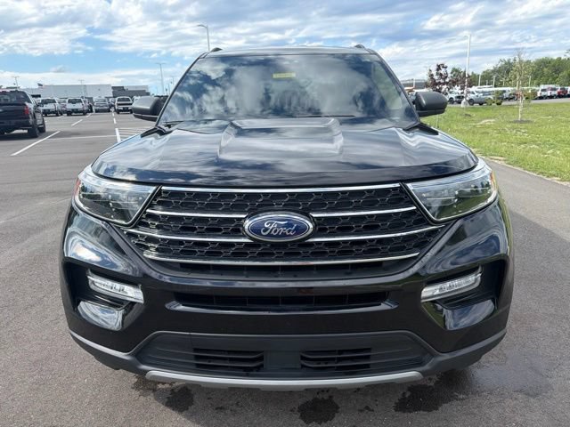 Used 2020 Ford Explorer XLT w/ Equipment Group 202A AWD/4WD image 3