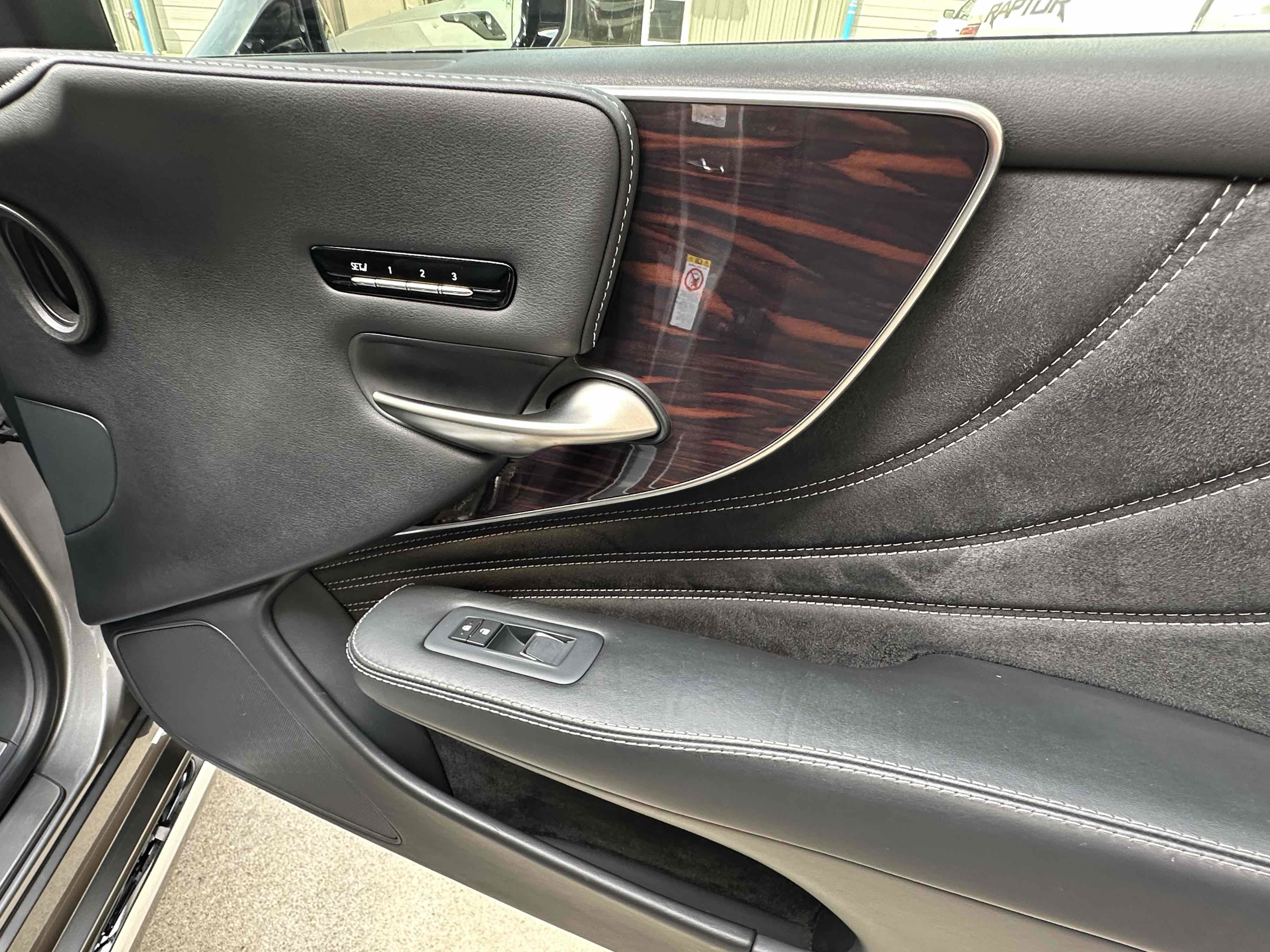 Used 2018 Lexus LS 500 Luxury w/ Luxury Package image 32