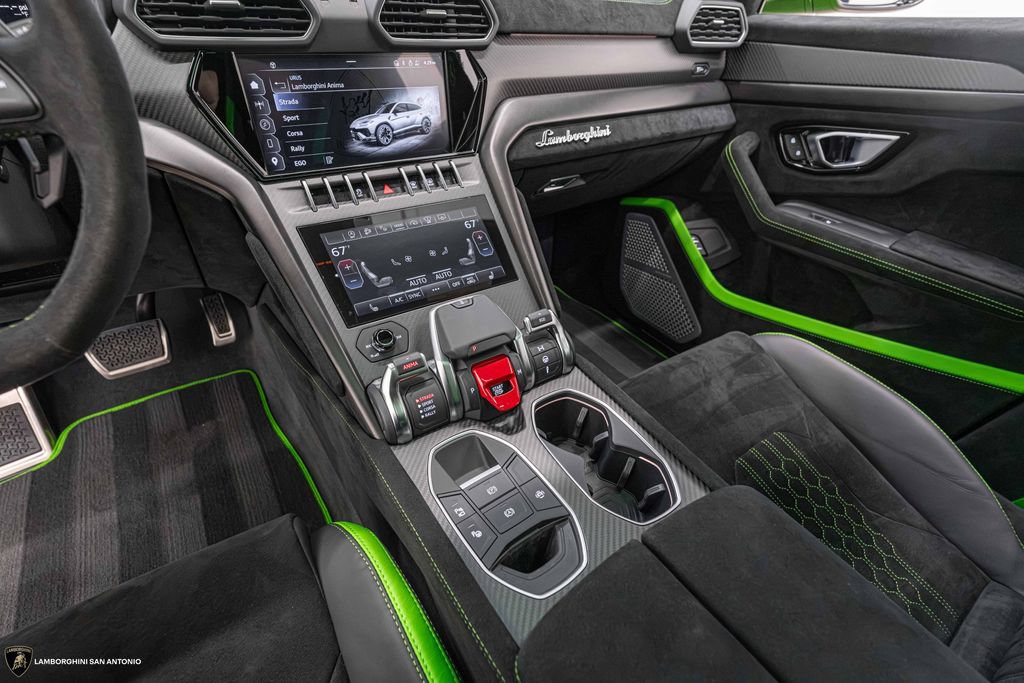Used 2024 Lamborghini Urus Performante AWD/4WD image 41