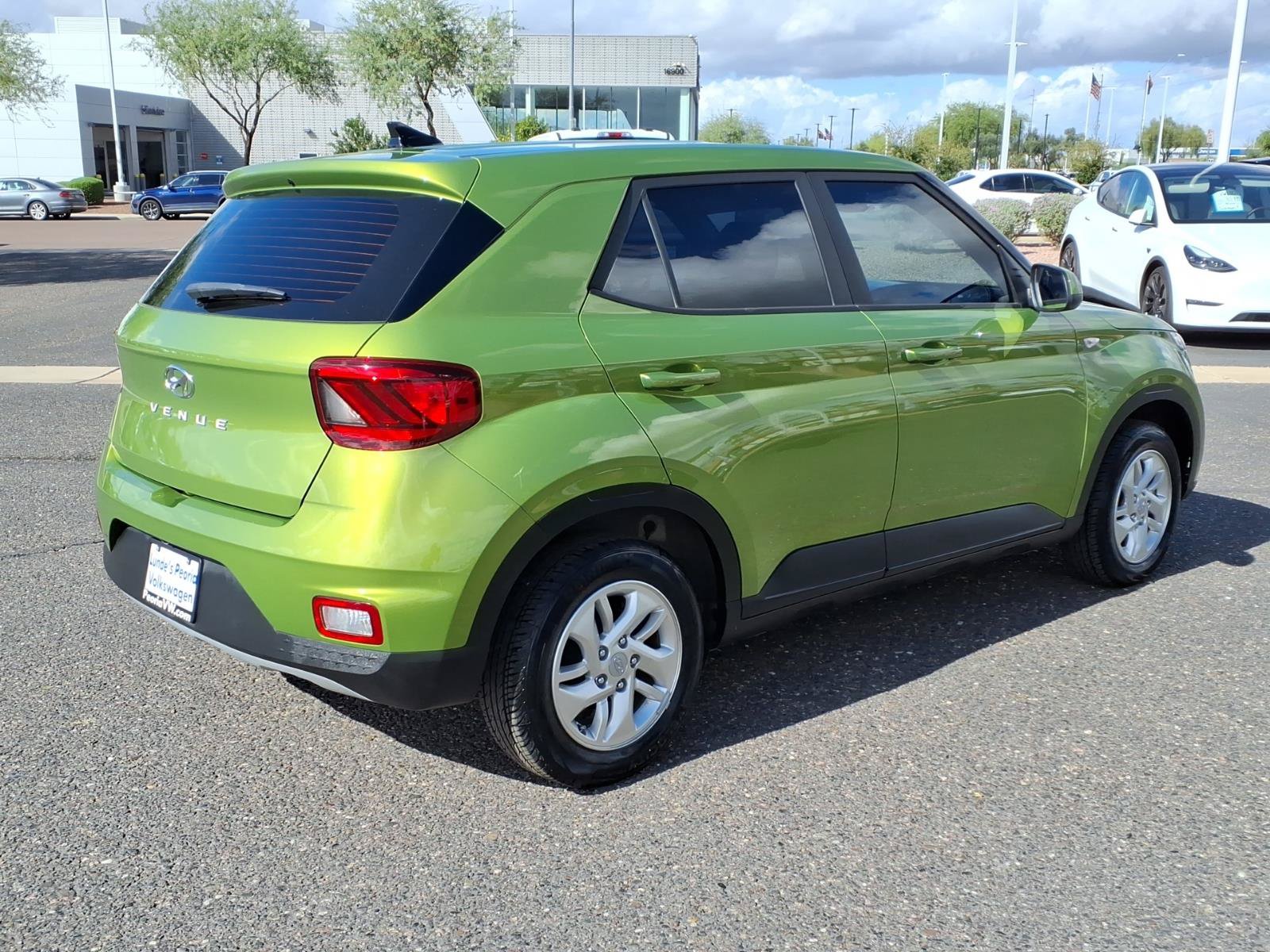 Used 2022 Hyundai Venue SE FWD image 4