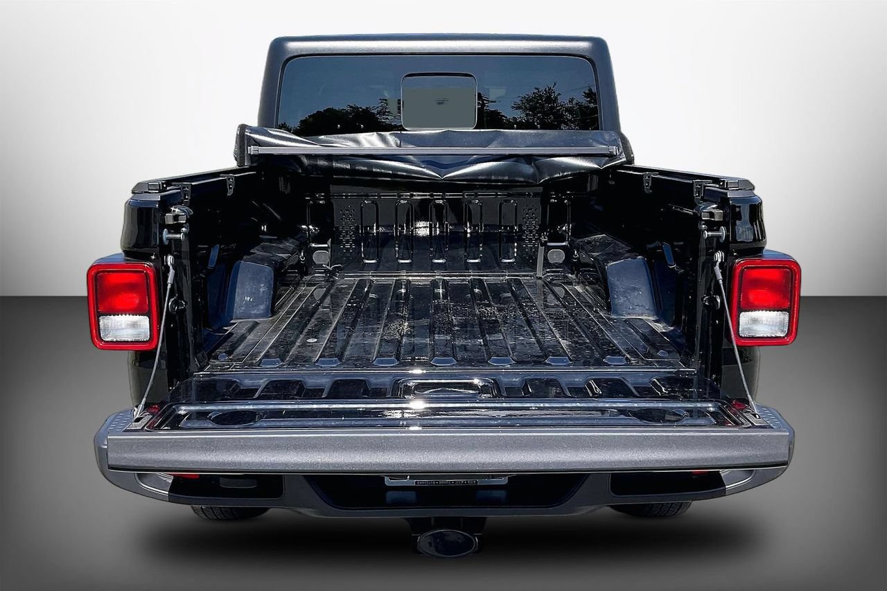 Used 2023 Jeep Gladiator Sport AWD/4WD image 25