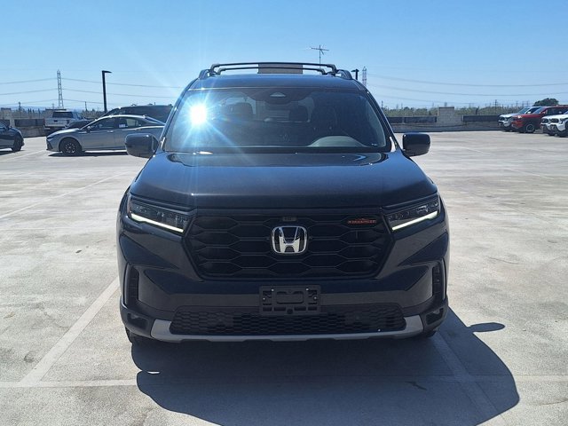 Used 2023 Honda Pilot TrailSport image 2