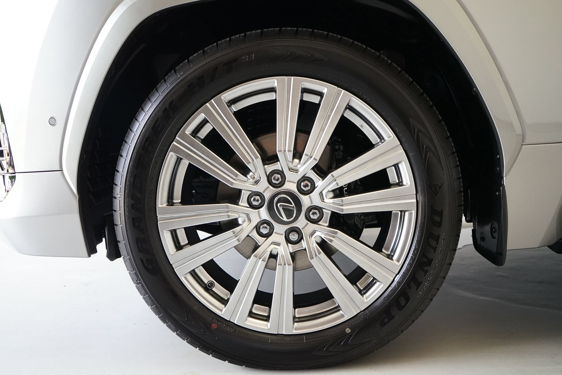 Used 2026 Lexus LX 700h Ultra Luxury w/ Accessory Package (Z1) AWD/4WD image 34