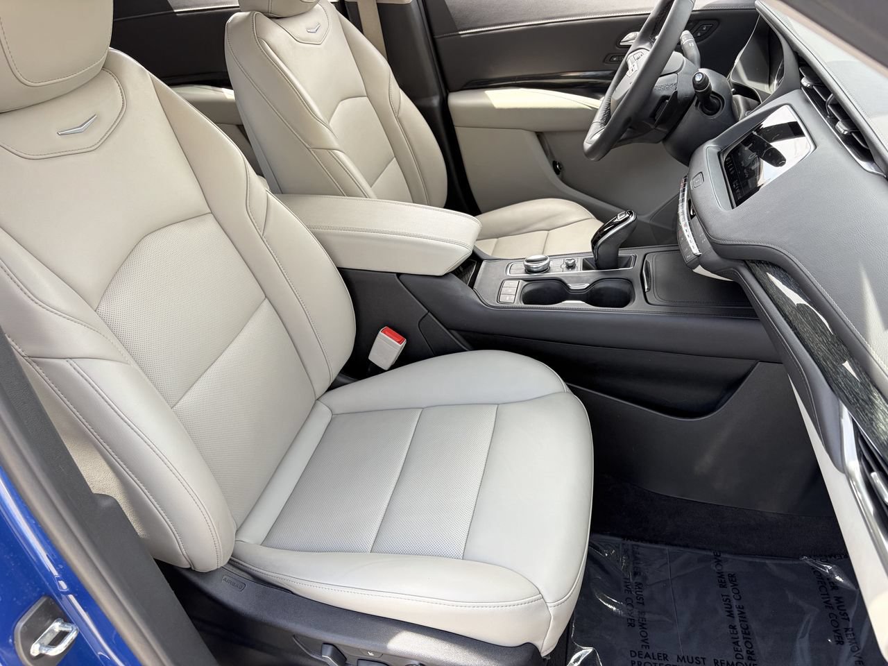Certified 2022 Cadillac XT4 Premium Luxury FWD image 11