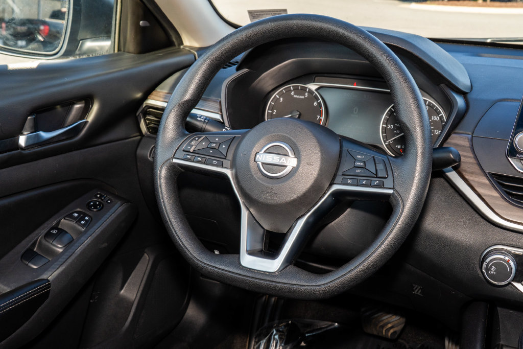 Used 2024 Nissan Altima 2.5 SV FWD image 18