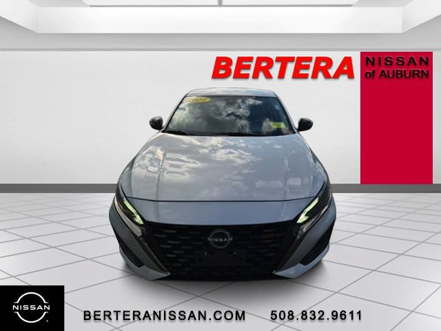 Used 2024 Nissan Altima 2.5 SR FWD image 3