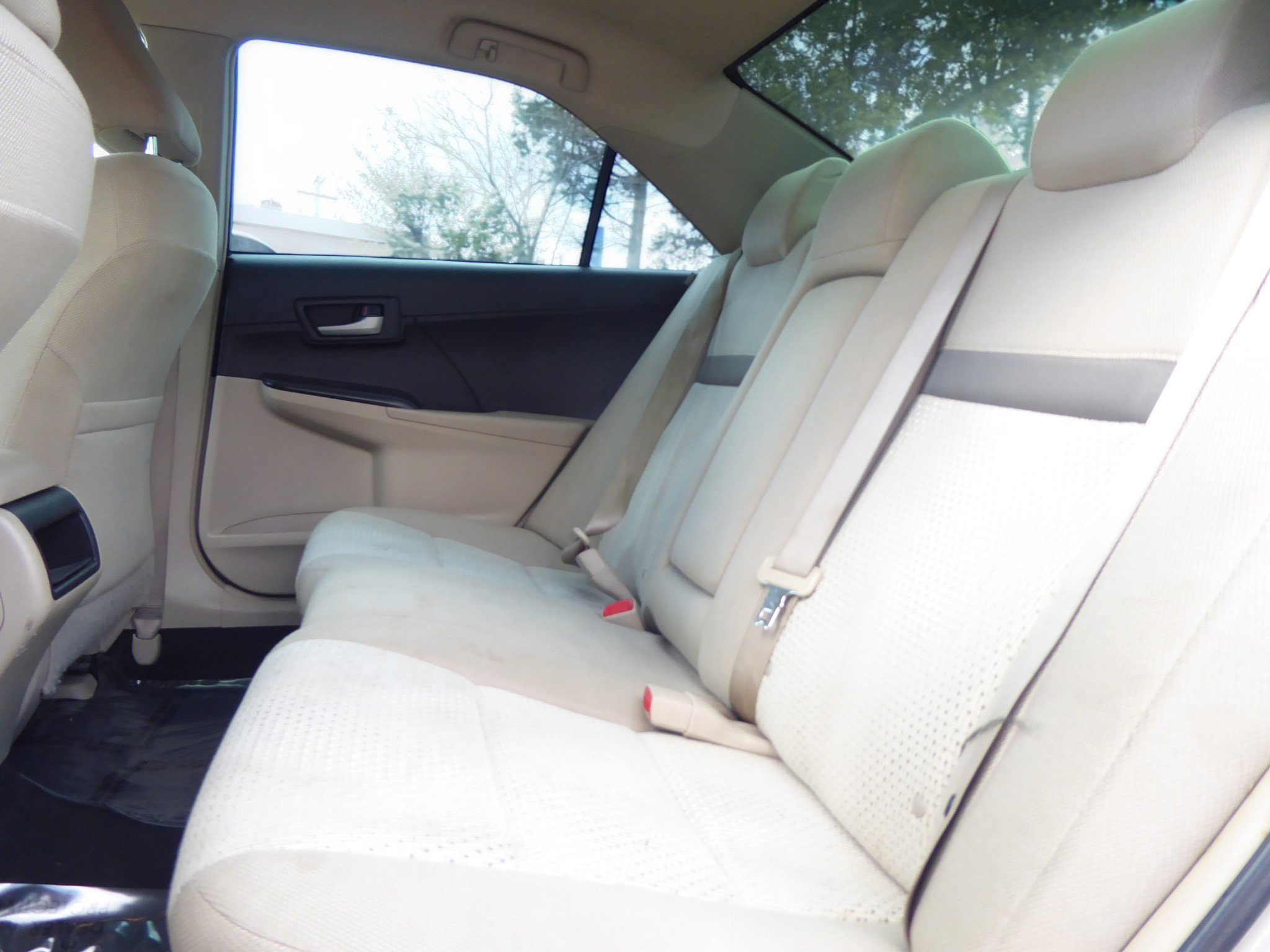 Used 2014 Toyota Camry LE image 16