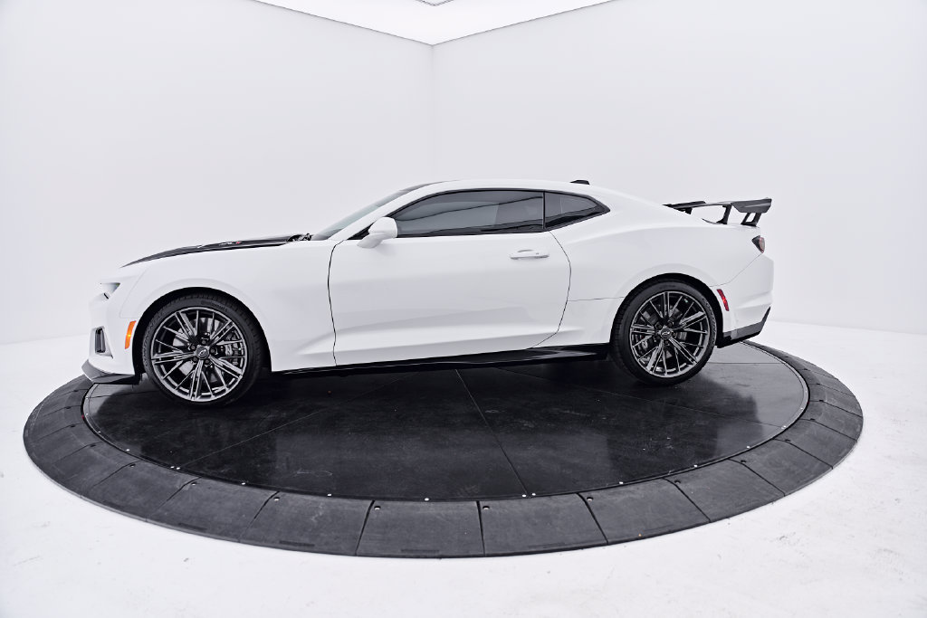 Used 2021 Chevrolet Camaro ZL1 RWD image 11